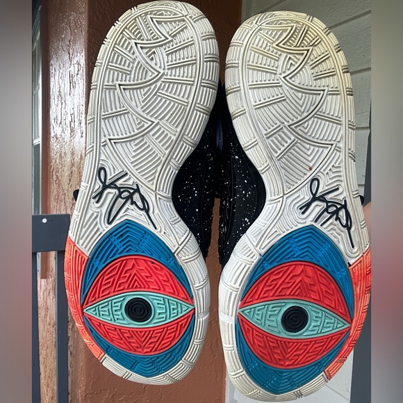 Kryie VI 6’s Basketball Shoes - Picture 2 of 4